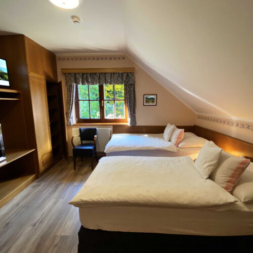 Mansard Twin Room with Shower