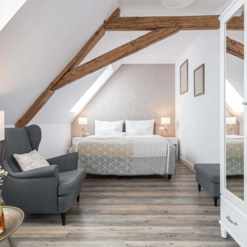 Pokoj s klimatizací se sprchou s manželskou postelí