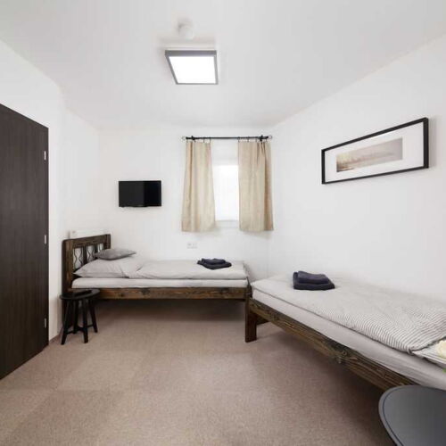 Zweibettzimmer mit Dusche