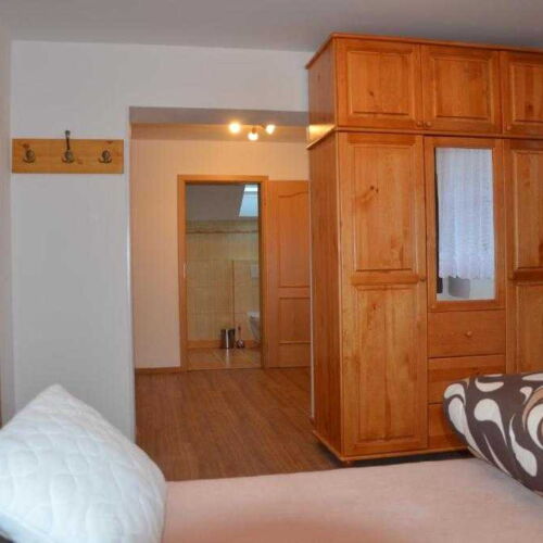 Apartman s manželskou postelí s 1 ložnicí na poschodí  (s možností přistýlky)