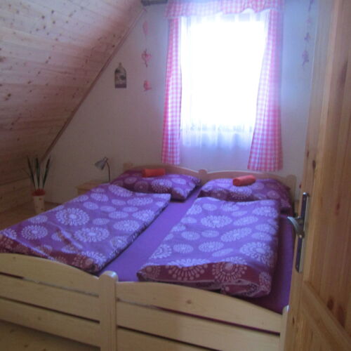 Chata (jako celek) se sprchou s vlastní kuchyňkou pro 6 os.