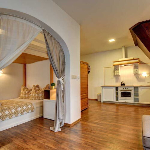 Apartman se sprchou s privátní koupelnou mimo apartmán pro 4 os. (s možností přistýlky)