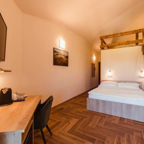 Pokoj se sprchou s klimatizací pro 4 os. (s možností přistýlky)