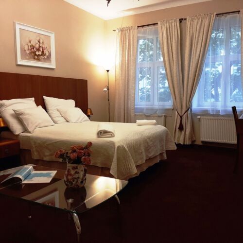 Camera dubla cu grup sanitar lCD TV