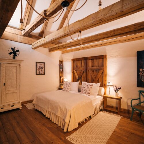 Apartament confort cu vedere spre grădină cu 2 camere pentru 4 pers. (se poate solicita pat suplimentar)