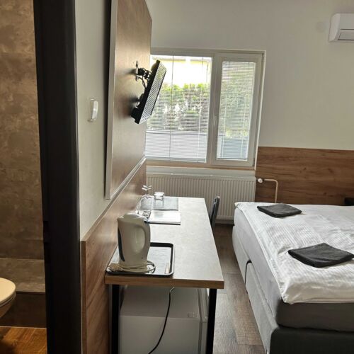 Pokój 2-osobowy z klimatyzacją z prysznicem (możliwa dostawka)