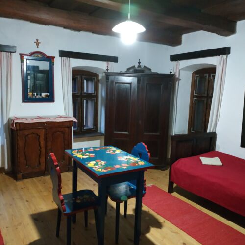 Camera tripla tourist romantică