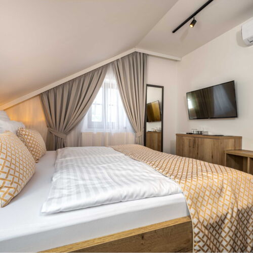 Camera dubla superior cu duș