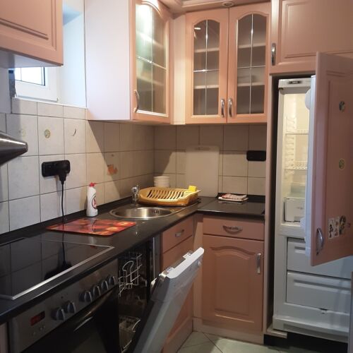 Apartament 6-osobowy z klimatyzacją z własną kuchnią z 2 pomieszczeniami sypialnianymi