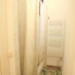 Emeleti közös fürdőszobás franciaágyas szoba