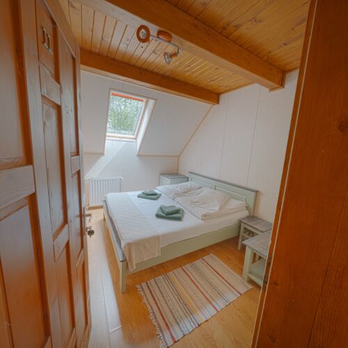 Manzárd Pokoj s manželskou postelí v podkroví