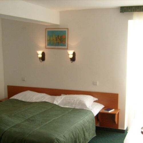 Pokoj s manželskou postelí