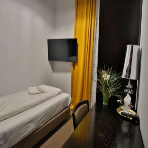 Camera single la etaj