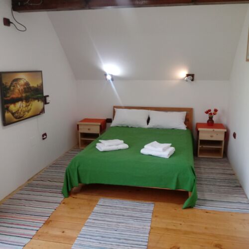 Apartament la etaj cu balcon cu 2 camere pentru 5 pers.