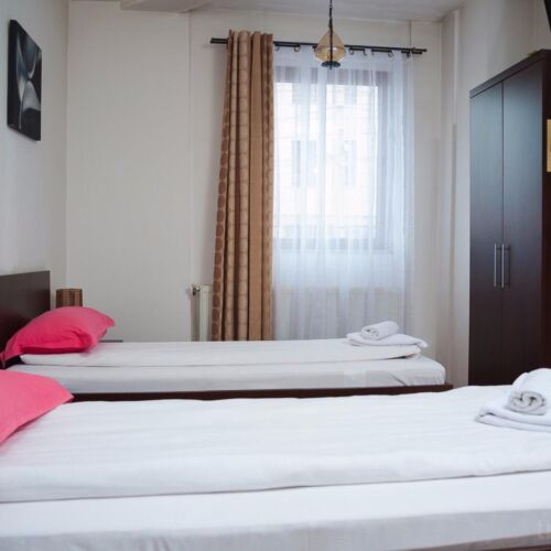 Camera tripla cu baie