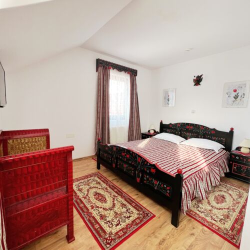 Rezydencja pokój 4-osobowy na piętrze z łazienką z 2 pomieszczeniami sypialnianymi (możliwa dostawka)