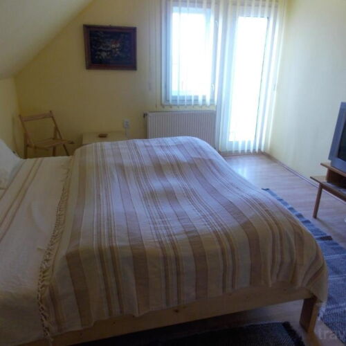 Pokoj s manželskou postelí