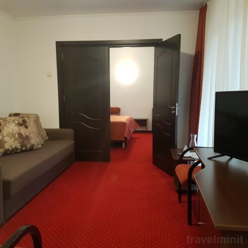 Apartament standard cu baie cu 2 camere pentru 4 pers.