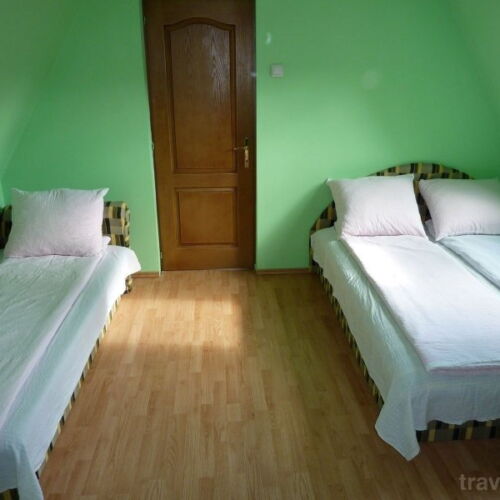 Cabană pentru 10 pers. (se inchirieaza doar integral)