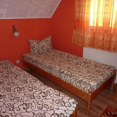 Cabană pentru 12 pers. (se inchirieaza doar integral)