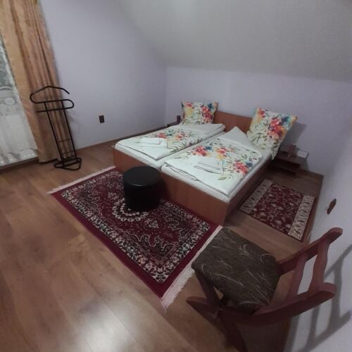 Camera twin la etaj (se poate solicita pat suplimentar)