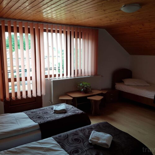 Camera cvadrupla cu balcon