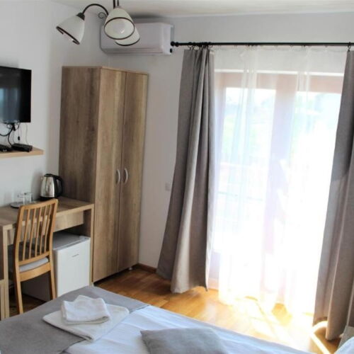 Camera tripla cu balcon cu baie