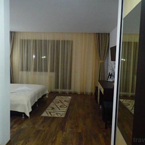 Camera dubla la etaj cu balcon