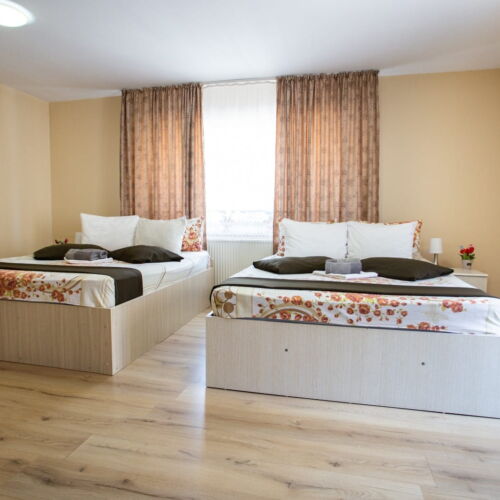 Camera cvadrupla family cu baie