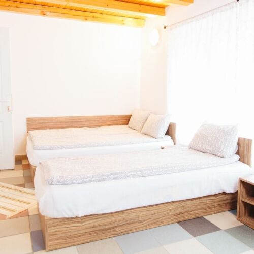 Camera tripla la etaj cu balcon