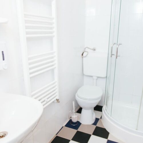 Camera cvadrupla cu balcon