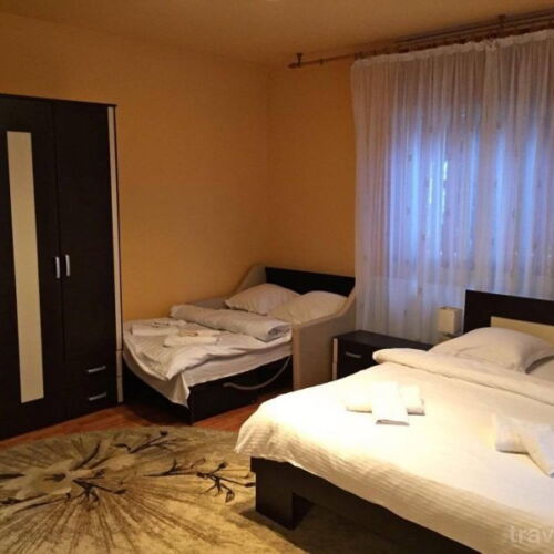 Rezydencja pokój 4-osobowy na parterze Family z 2 pomieszczeniami sypialnianymi (możliwa dostawka)