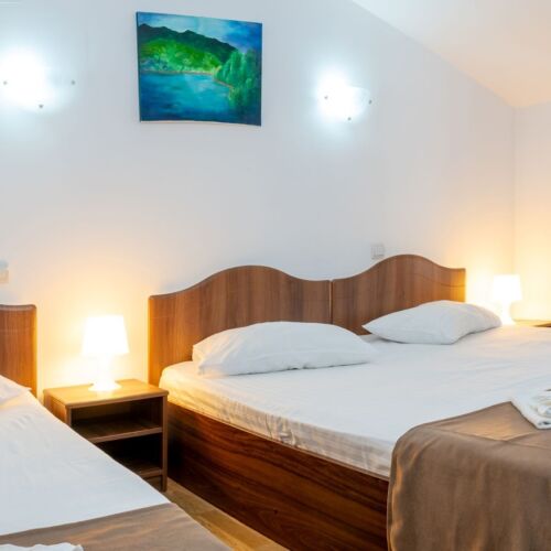 Pokoj pro 3 os. s výhledem do zahrady v podkroví