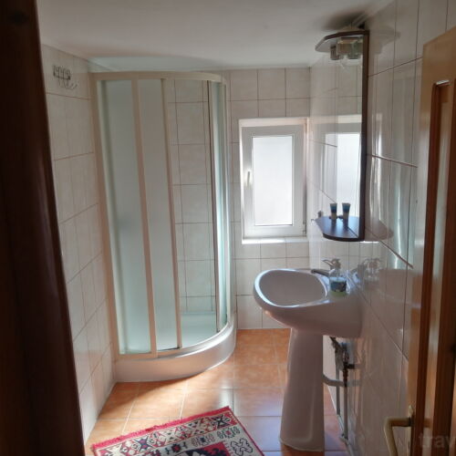 Camera dubla la etaj cu baie