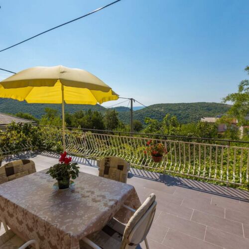 Forest View Upstairs 3-Room Apartment for 5 Persons