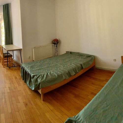 Camera la parter cu baie pentru 5 pers.