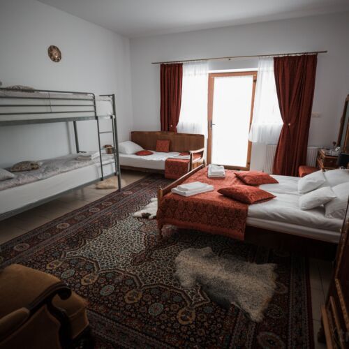 Camera cu baie pentru 5 pers. (se poate solicita pat suplimentar)