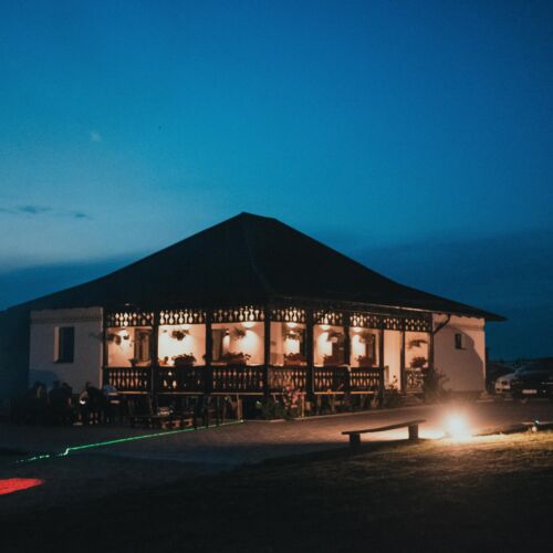 Casă de vacanță pentru 16 pers. (se inchirieaza doar integral)