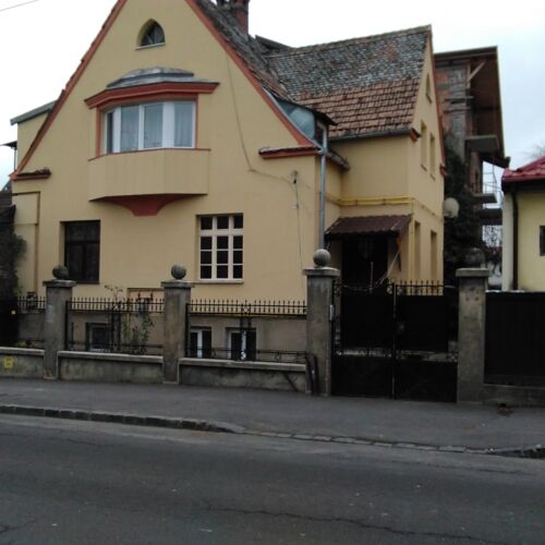 Apartament family la parter cu 2 camere pentru 4 pers.