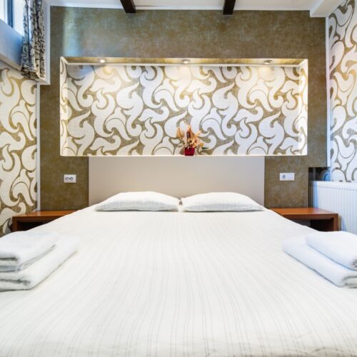 Pokoj s koupelnou  s manželskou postelí