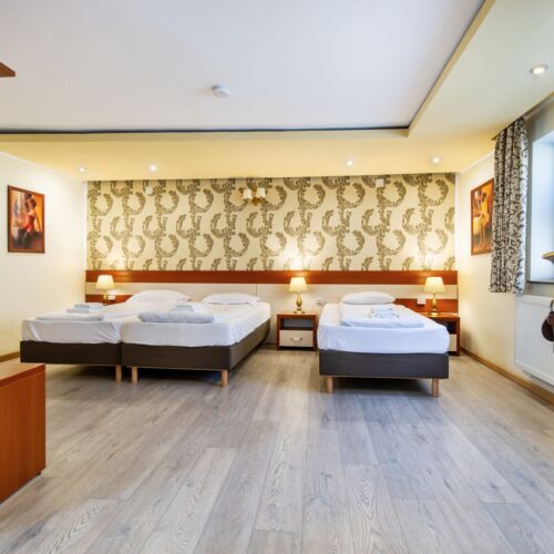 Pokoj s koupelnou  pro 3 os.