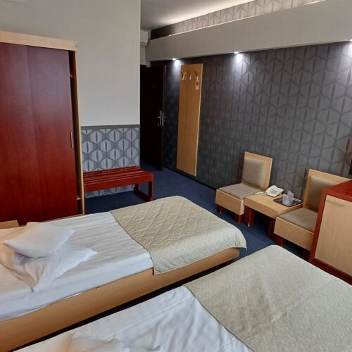 Camera  twin cu baie