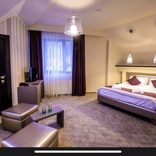 Camera dubla la etaj cu baie