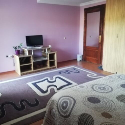 Doppelzimmer mit Balkon und Badezimmer (Zusatzbett möglich)