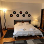 Apartament la parter cu 5 camere pentru 6 pers.