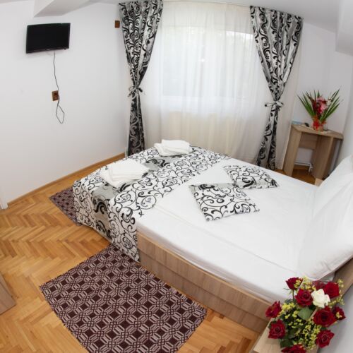 Camera dubla la etaj