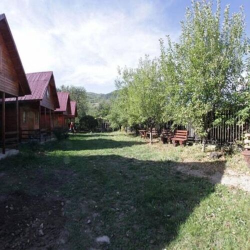 Cabană pentru 2 pers. (se inchirieaza doar integral) (se poate solicita pat suplimentar)