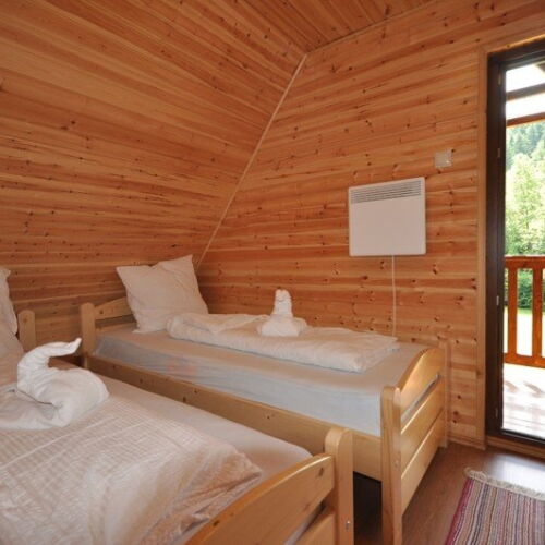 Cabană pentru 6 pers. (se inchirieaza doar integral)