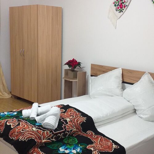 Pokoj s balkónem s manželskou postelí v přízemí (s možností přistýlky)