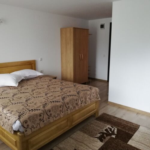 Camera dubla la etaj